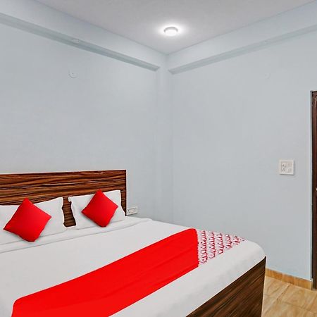 Hotel O Surya Gold Guest House Najafgarh Bagian luar foto
